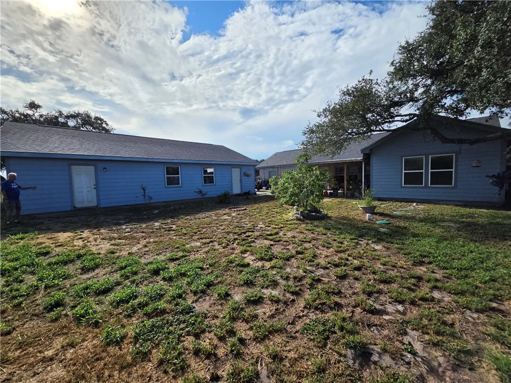 111 Paso Madera Rockport, TX 78382