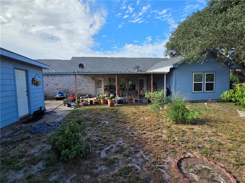 111 Paso Madera Rockport, TX 78382