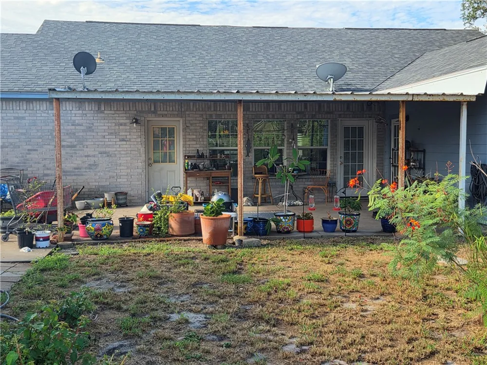 111 Paso Madera Rockport, TX 78382