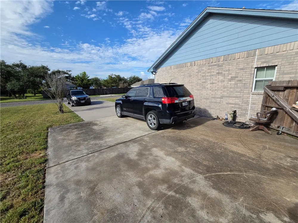 111 Paso Madera Rockport, TX 78382