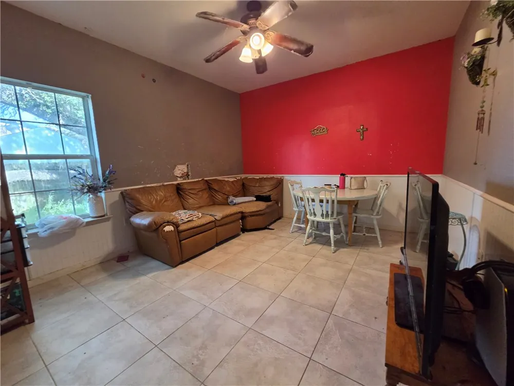 111 Paso Madera Rockport, TX 78382