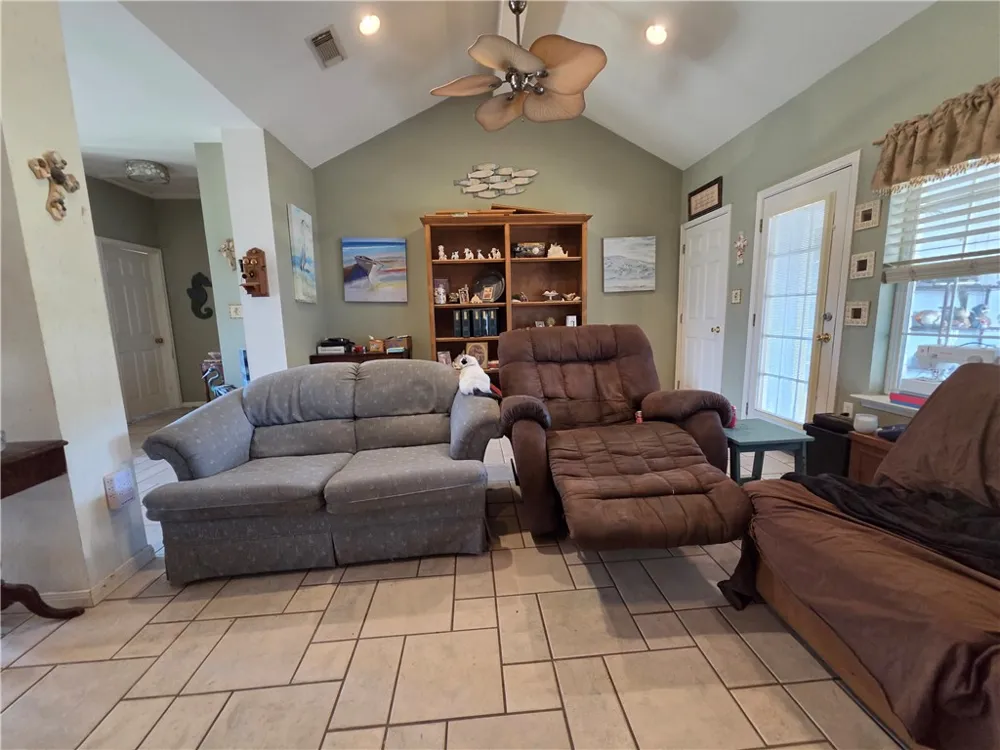 111 Paso Madera Rockport, TX 78382