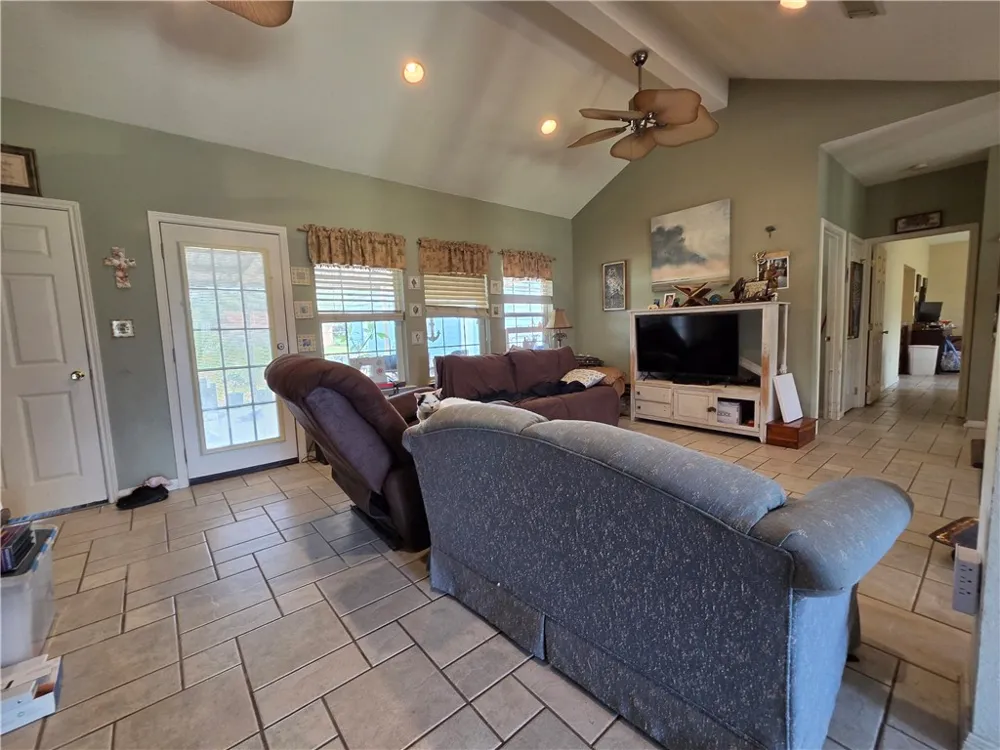 111 Paso Madera Rockport, TX 78382