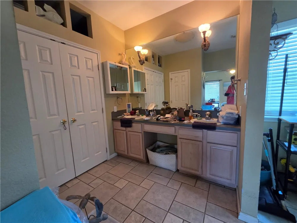 111 Paso Madera Rockport, TX 78382