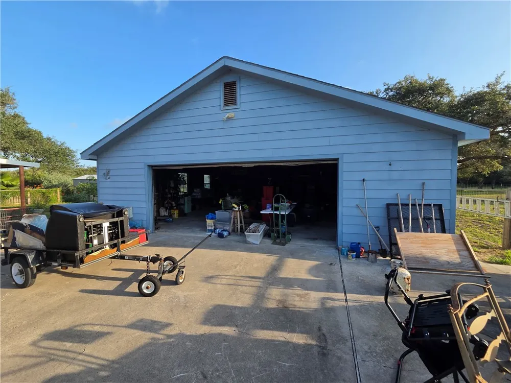111 Paso Madera Rockport, TX 78382