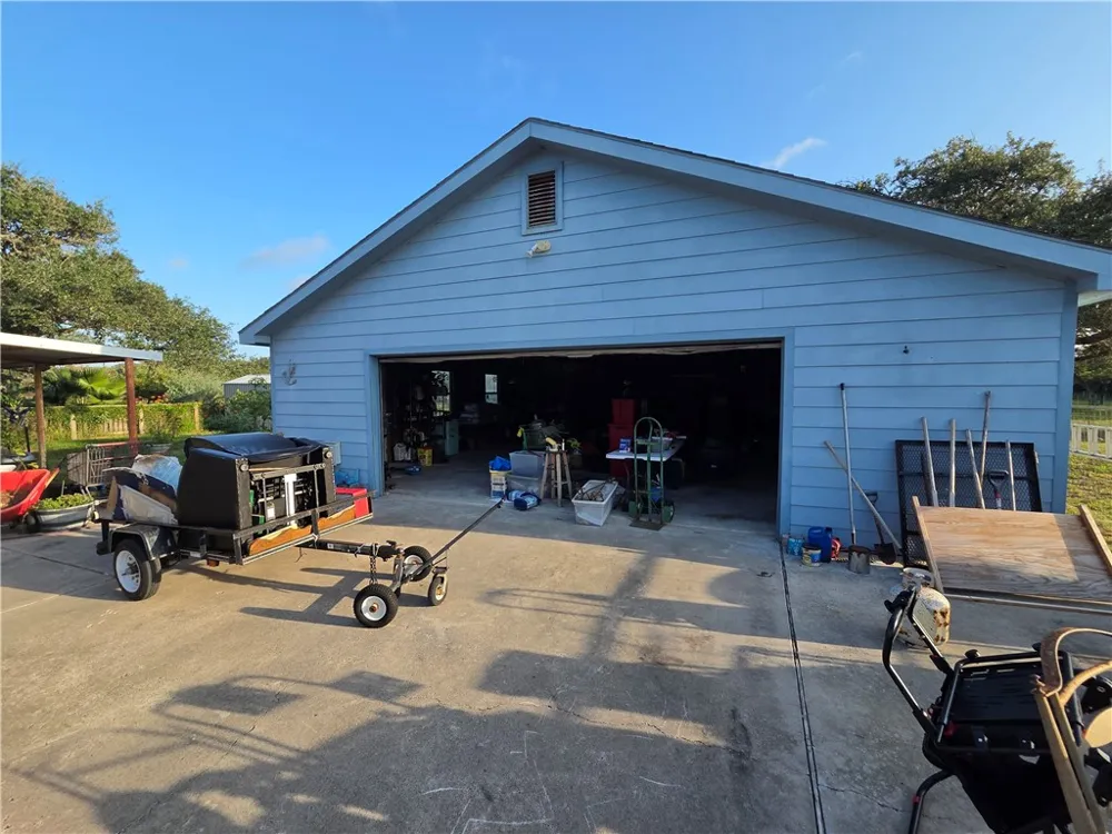 111 Paso Madera Rockport, TX 78382