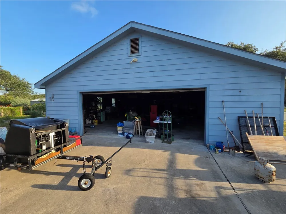 111 Paso Madera Rockport, TX 78382