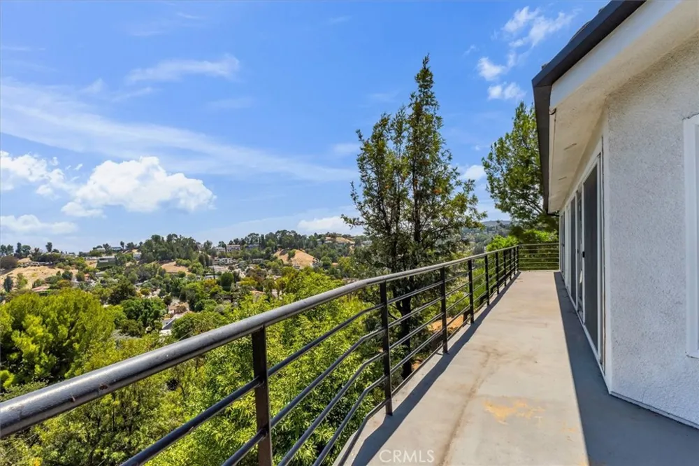 5096 Llano Drive Woodland Hills, CA 91364