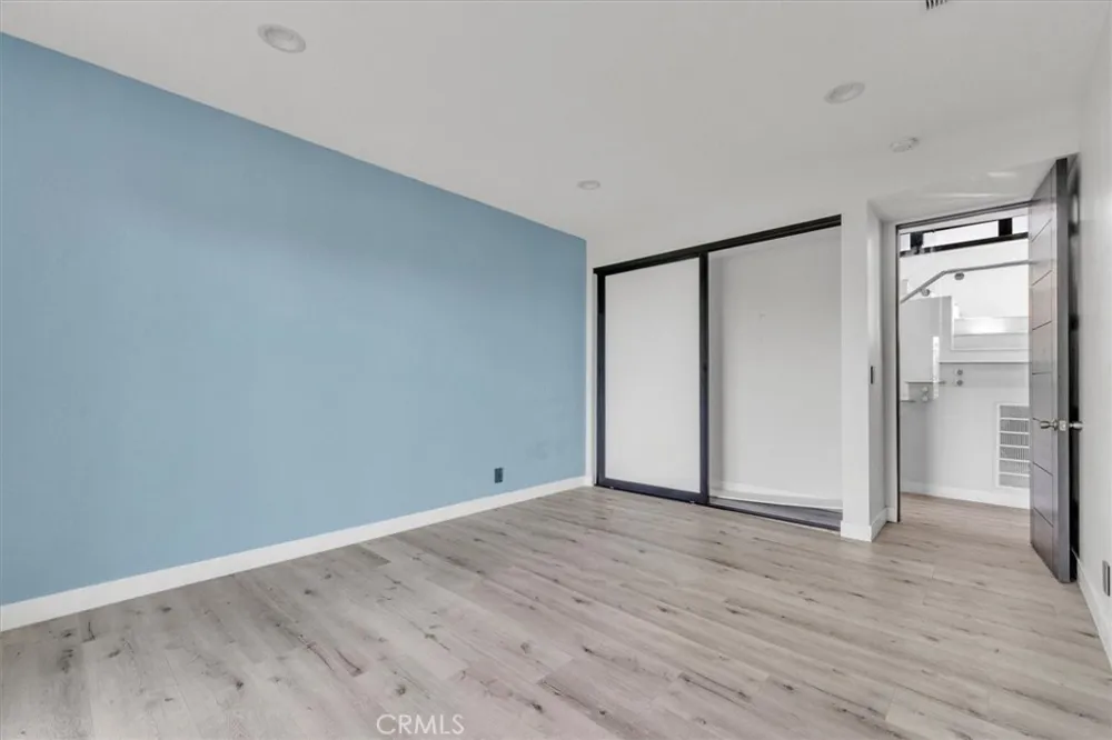 5096 Llano Drive Woodland Hills, CA 91364