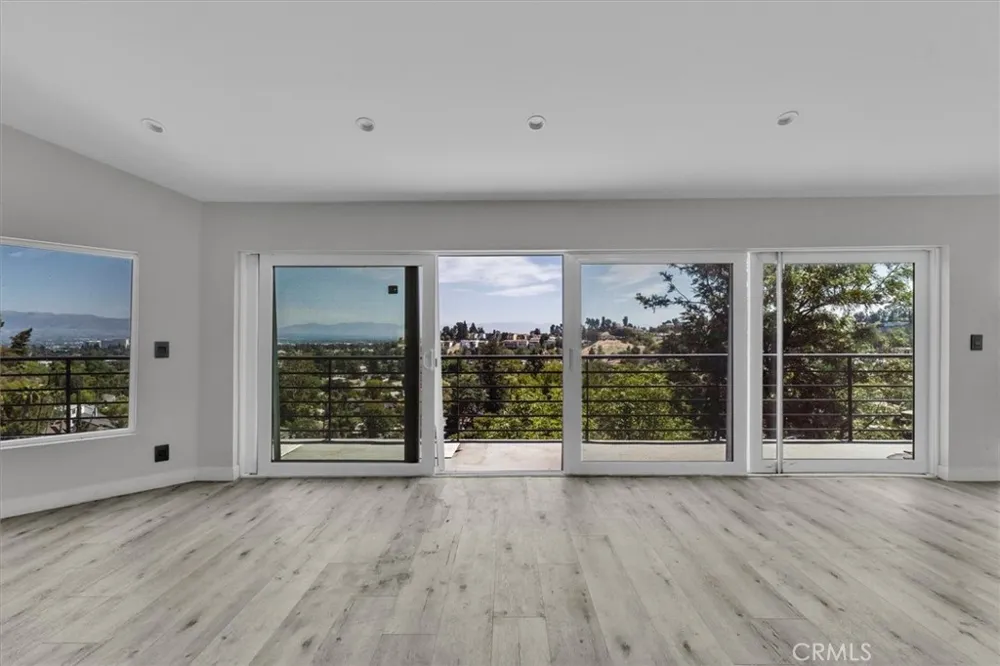 5096 Llano Drive Woodland Hills, CA 91364