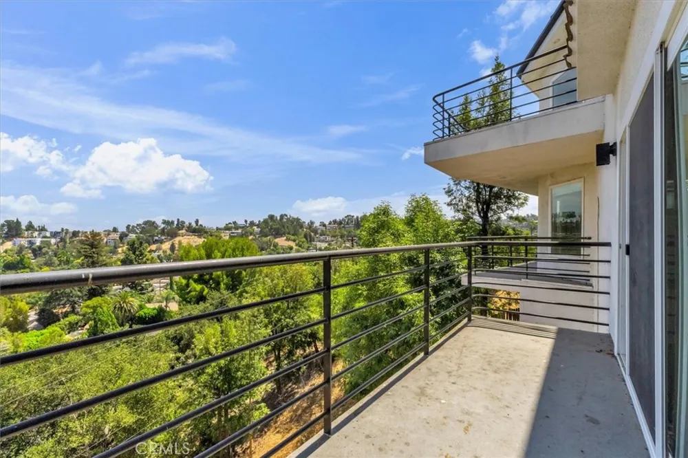 5096 Llano Drive Woodland Hills, CA 91364