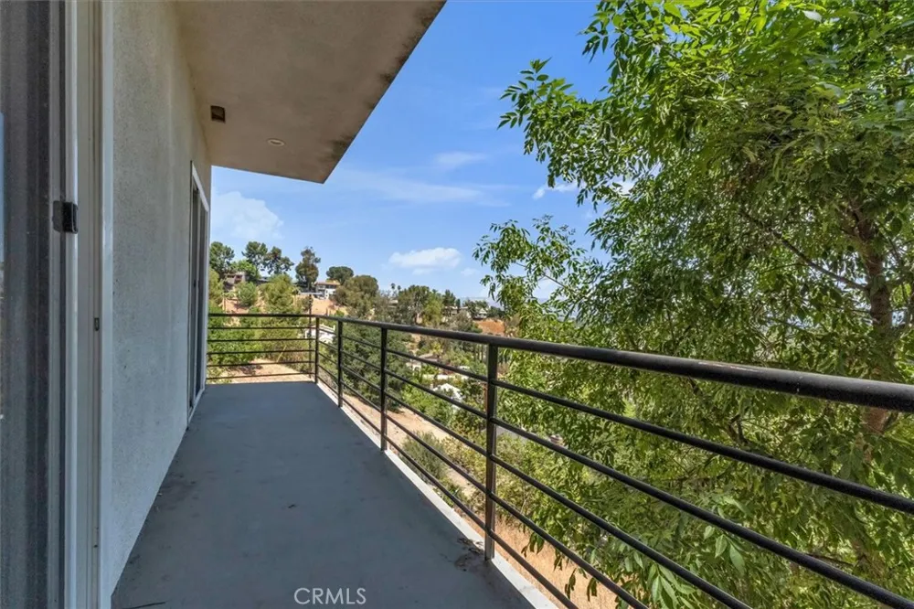 5096 Llano Drive Woodland Hills, CA 91364