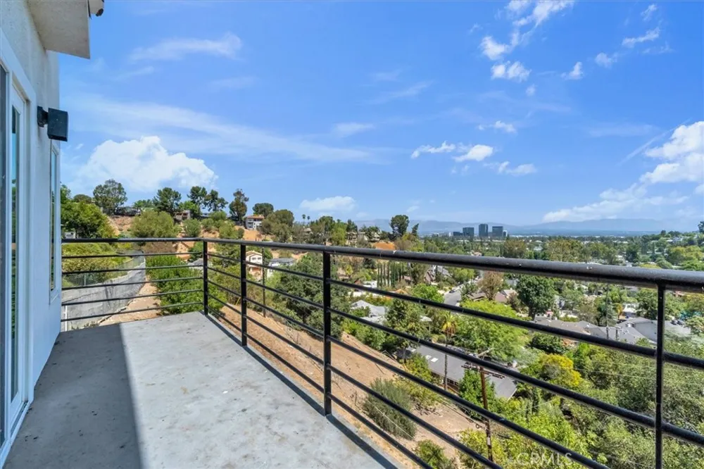5096 Llano Drive Woodland Hills, CA 91364