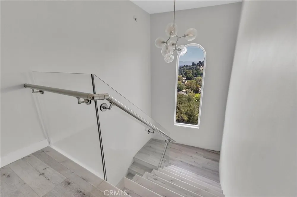 5096 Llano Drive Woodland Hills, CA 91364