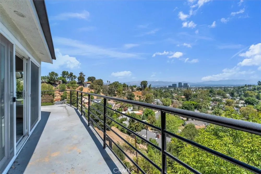 5096 Llano Drive Woodland Hills, CA 91364