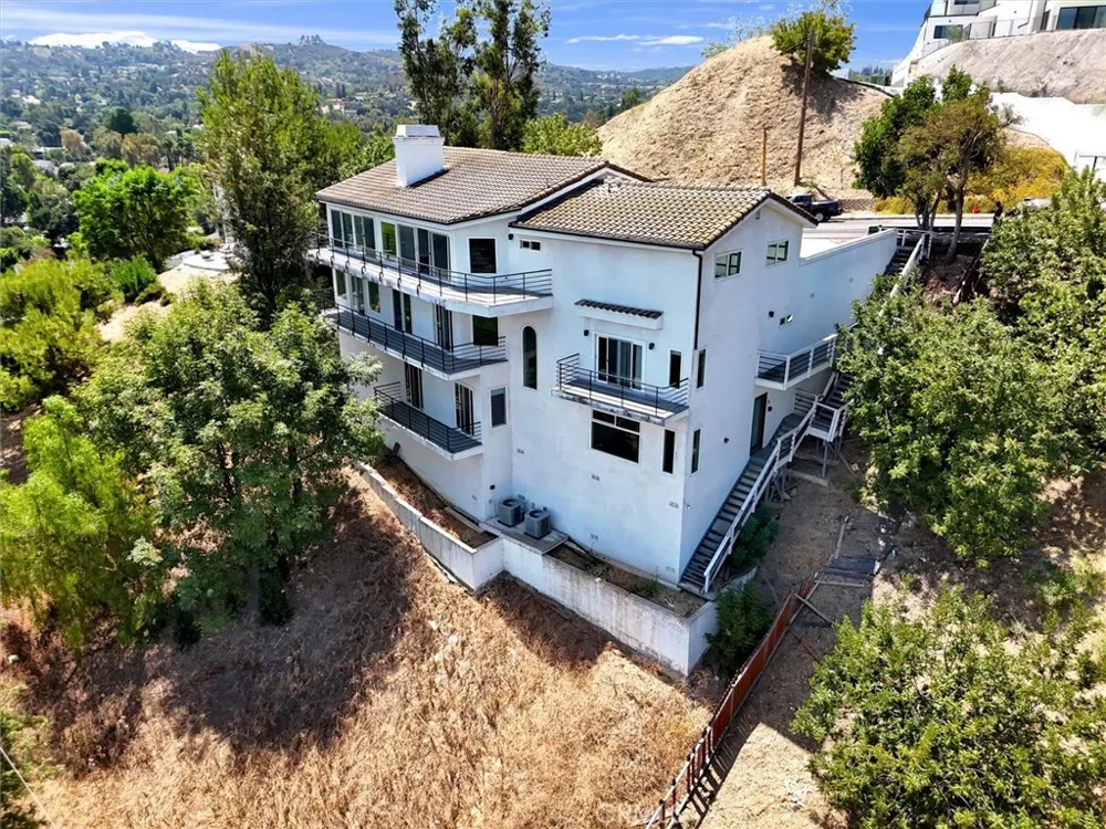 5096 Llano Drive Woodland Hills, CA 91364
