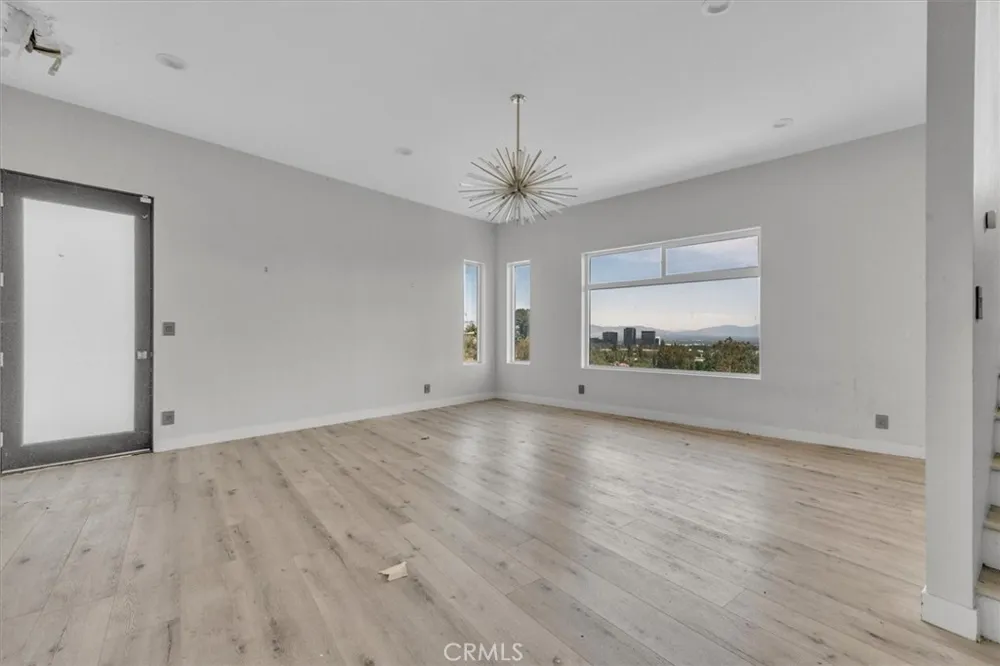 5096 Llano Drive Woodland Hills, CA 91364