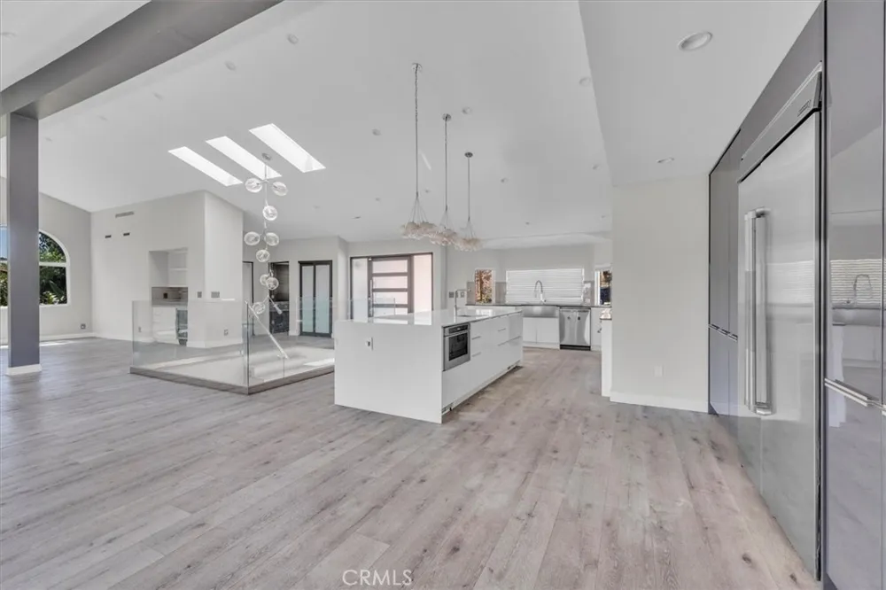5096 Llano Drive Woodland Hills, CA 91364