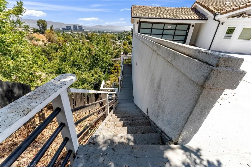 5096 Llano Drive Woodland Hills, CA 91364