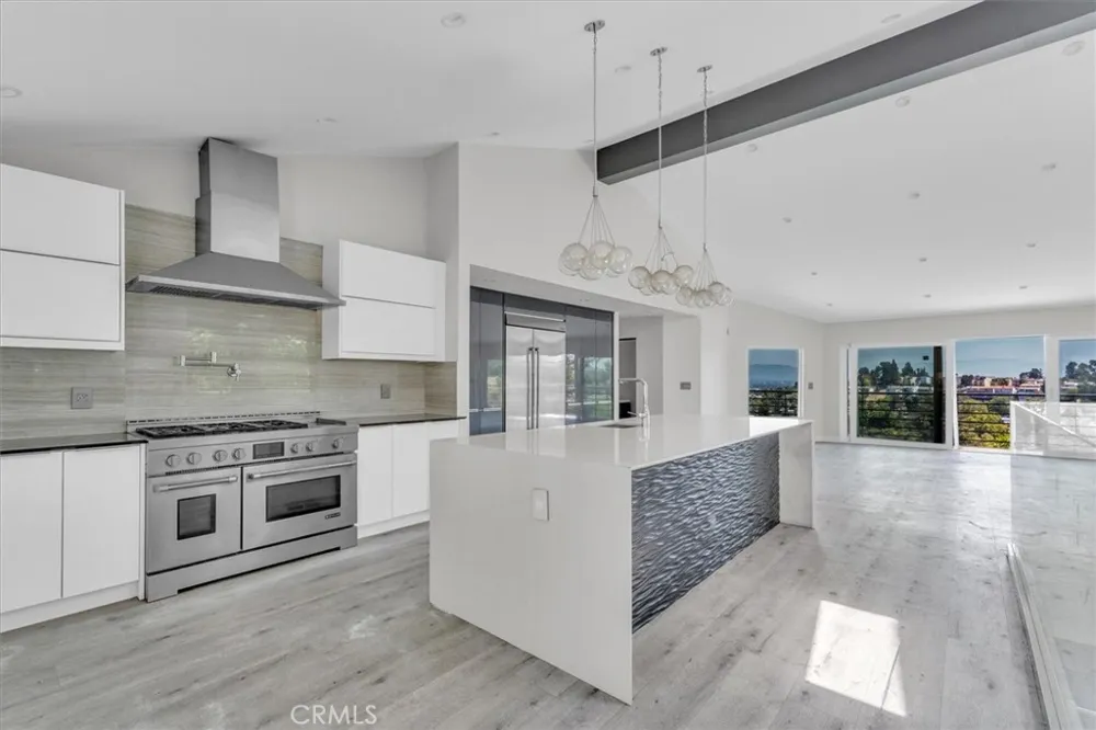 5096 Llano Drive Woodland Hills, CA 91364