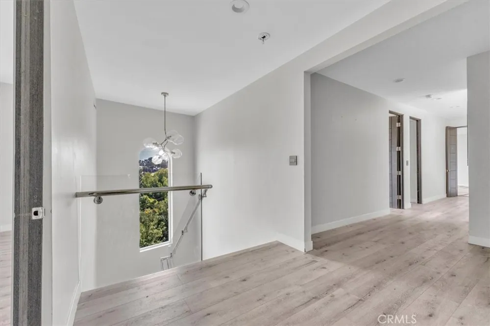 5096 Llano Drive Woodland Hills, CA 91364