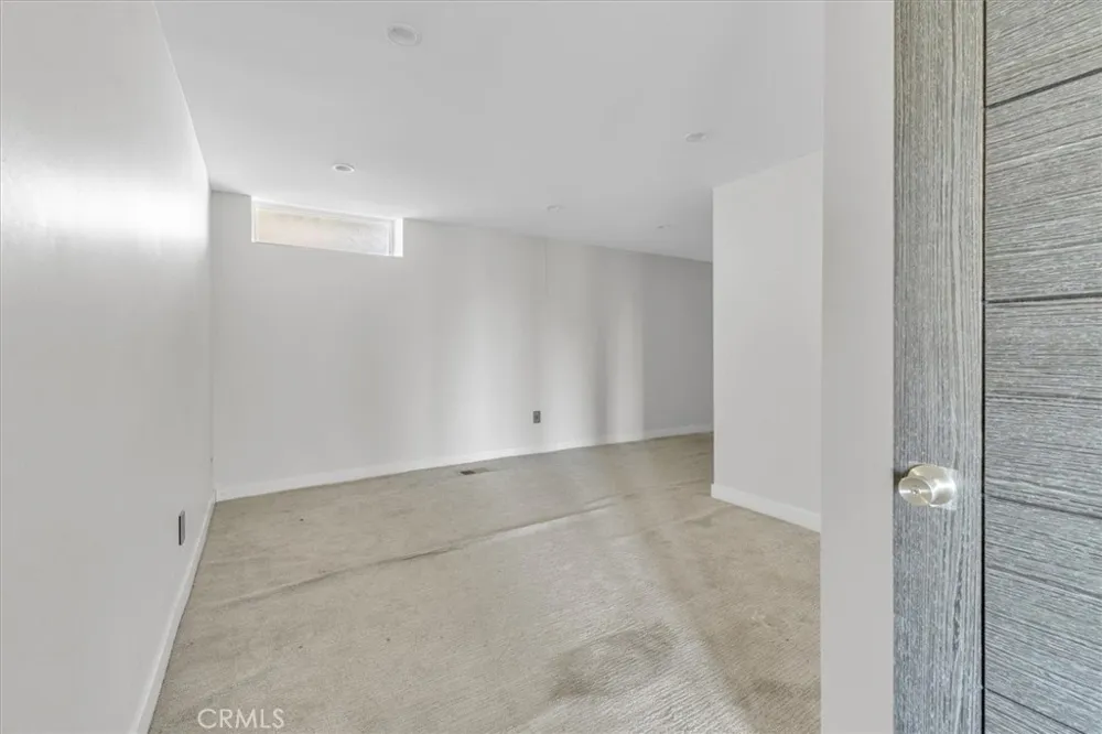 5096 Llano Drive Woodland Hills, CA 91364