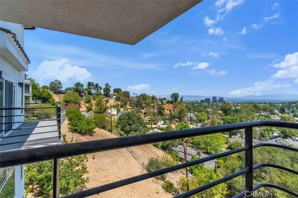 5096 Llano Drive Woodland Hills, CA 91364