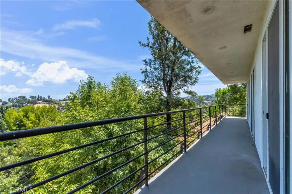 5096 Llano Drive Woodland Hills, CA 91364