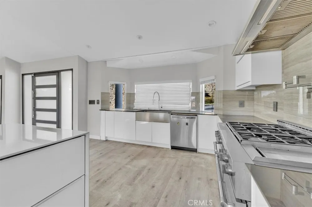 5096 Llano Drive Woodland Hills, CA 91364