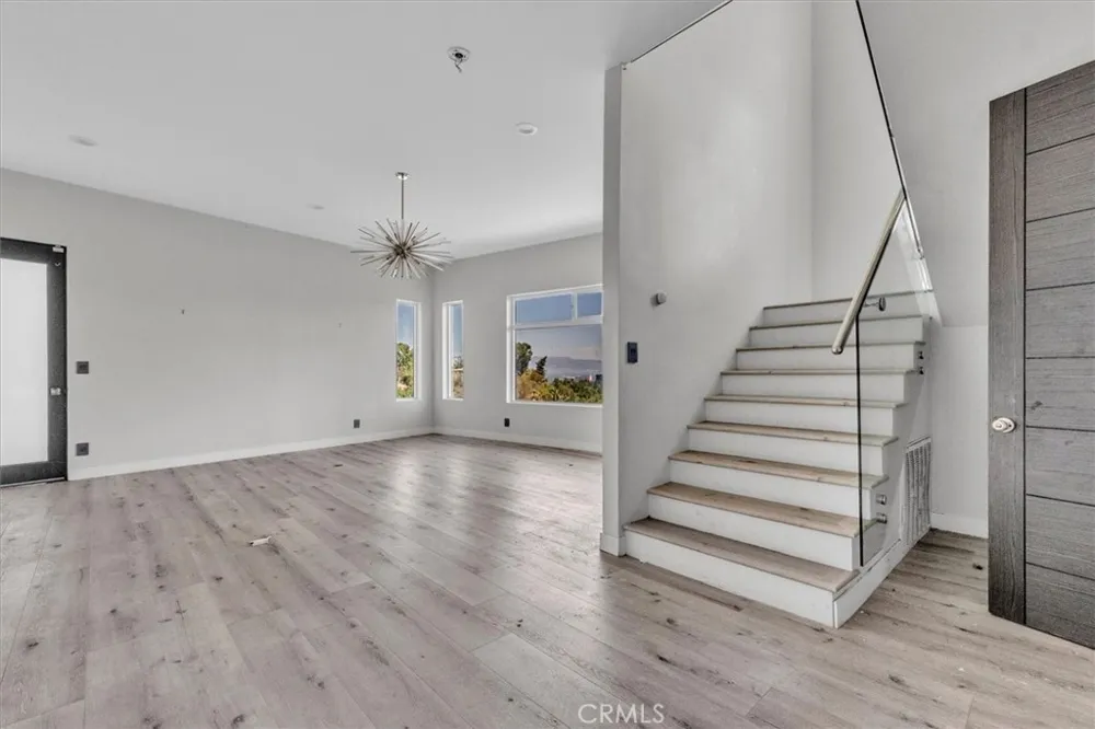5096 Llano Drive Woodland Hills, CA 91364
