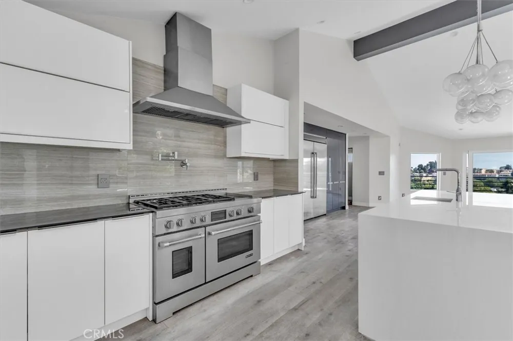 5096 Llano Drive Woodland Hills, CA 91364
