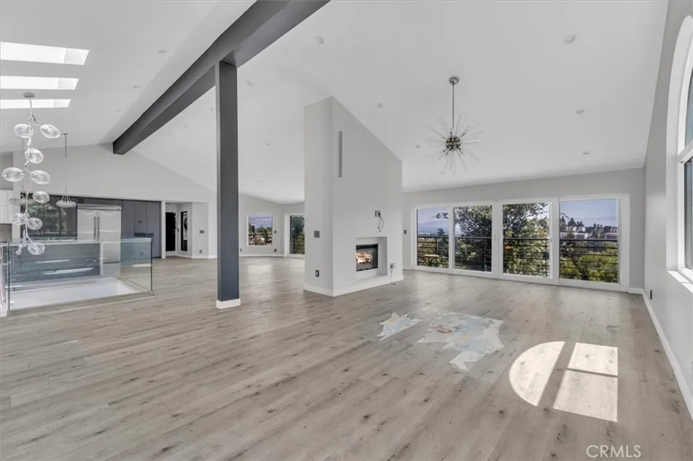5096 Llano Drive Woodland Hills, CA 91364