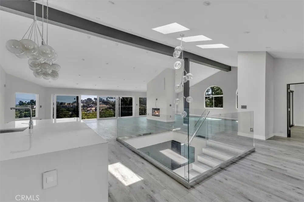5096 Llano Drive Woodland Hills, CA 91364