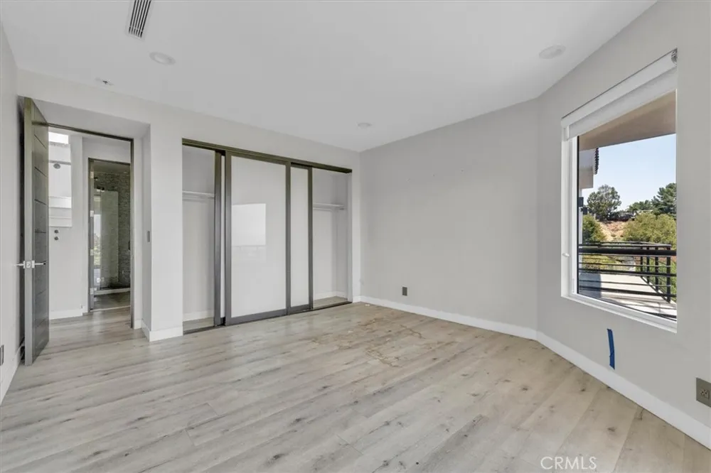 5096 Llano Drive Woodland Hills, CA 91364