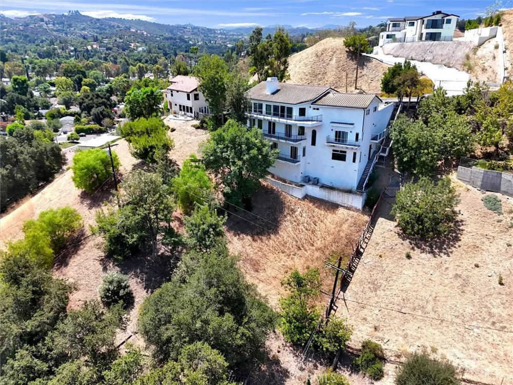 5096 Llano Drive Woodland Hills, CA 91364