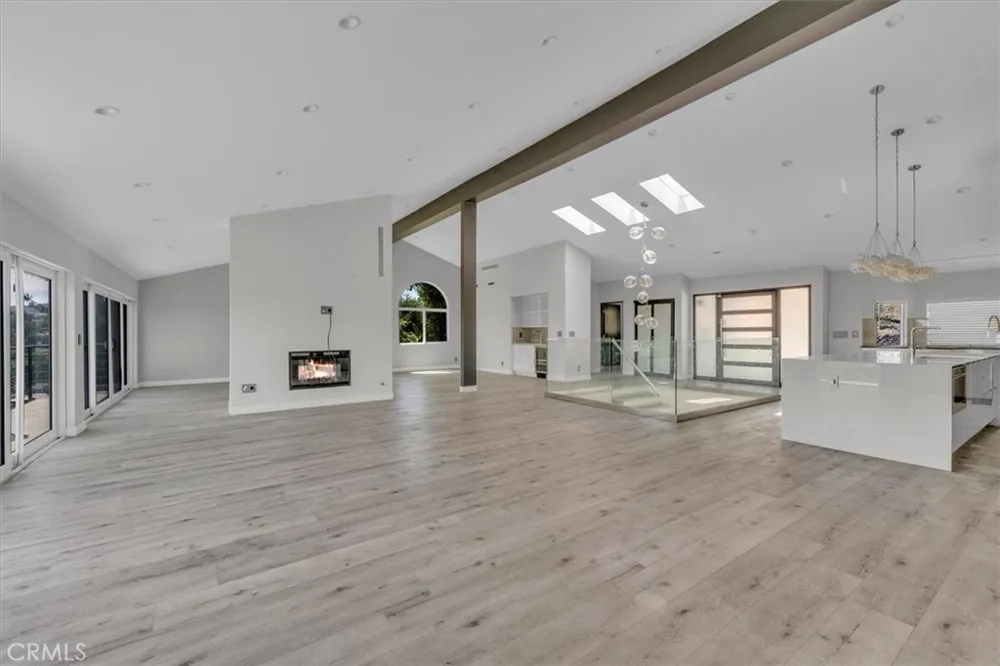 5096 Llano Drive Woodland Hills, CA 91364