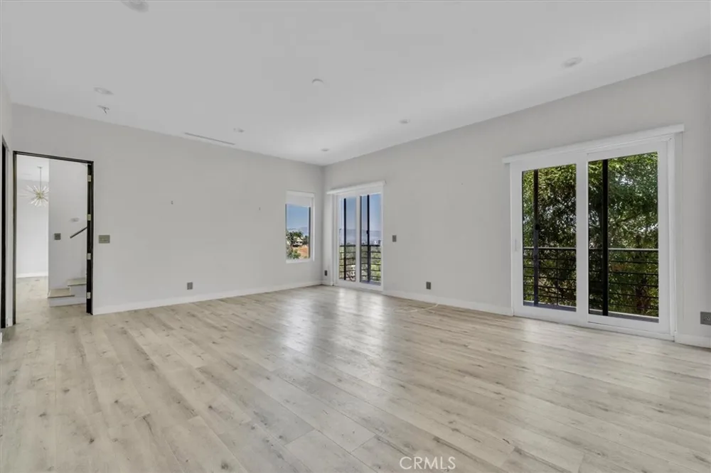 5096 Llano Drive Woodland Hills, CA 91364