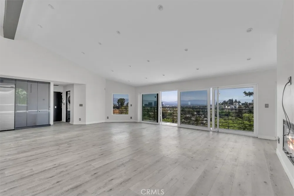 5096 Llano Drive Woodland Hills, CA 91364