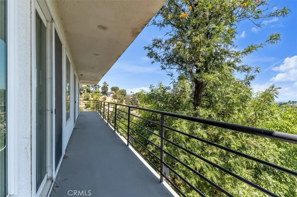 5096 Llano Drive Woodland Hills, CA 91364