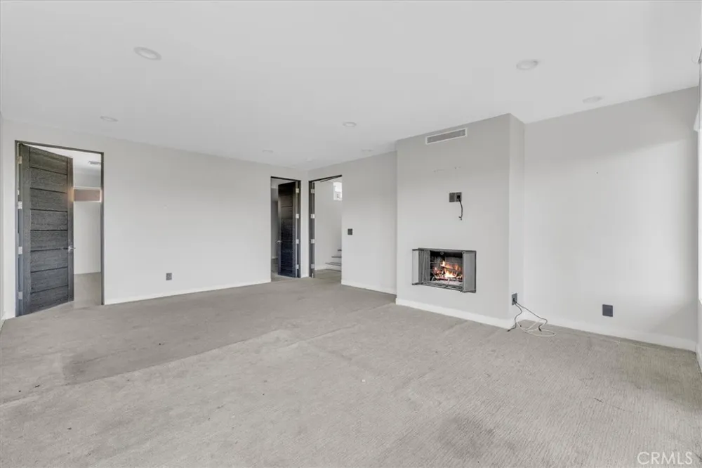5096 Llano Drive Woodland Hills, CA 91364