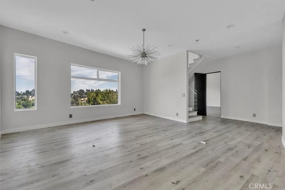 5096 Llano Drive Woodland Hills, CA 91364