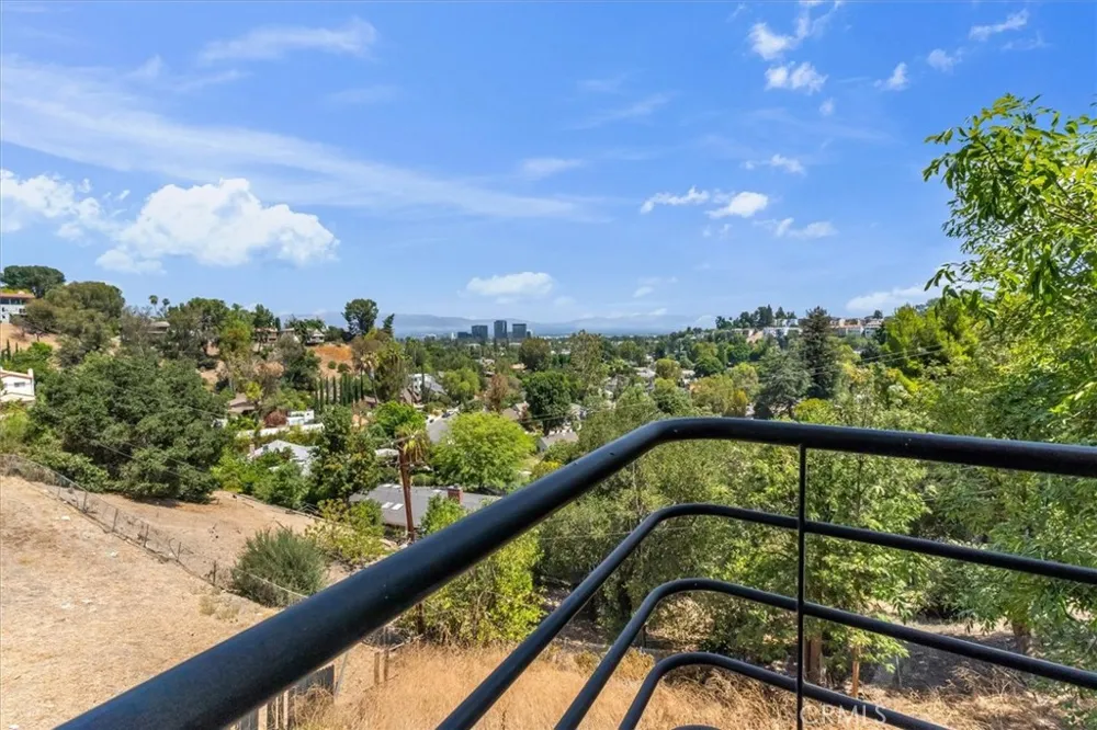 5096 Llano Drive Woodland Hills, CA 91364