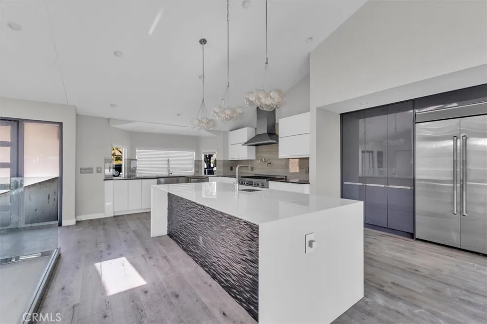 5096 Llano Drive Woodland Hills, CA 91364
