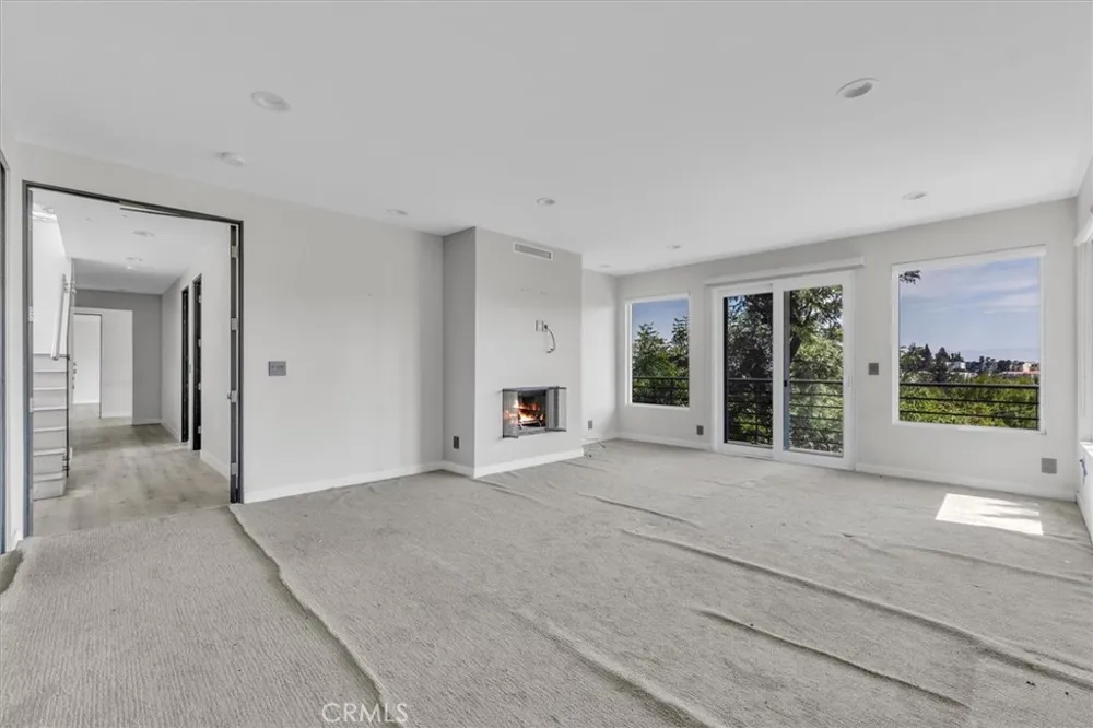 5096 Llano Drive Woodland Hills, CA 91364