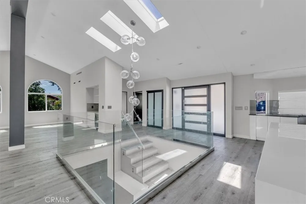 5096 Llano Drive Woodland Hills, CA 91364