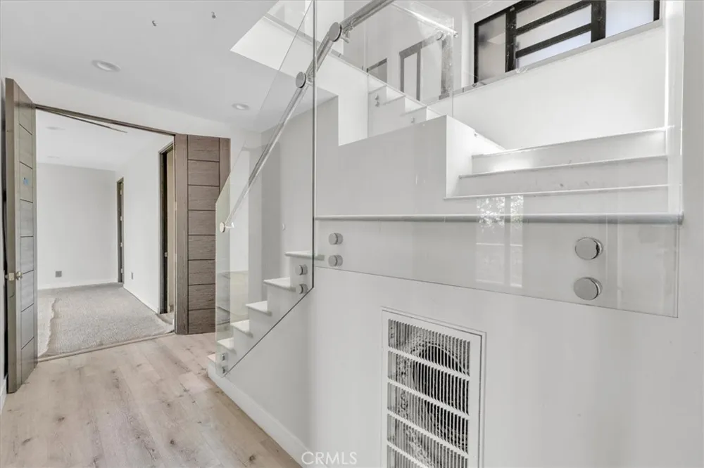 5096 Llano Drive Woodland Hills, CA 91364