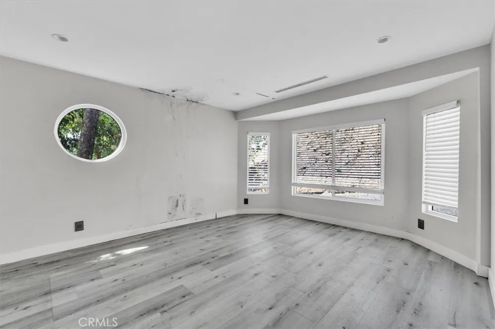 5096 Llano Drive Woodland Hills, CA 91364