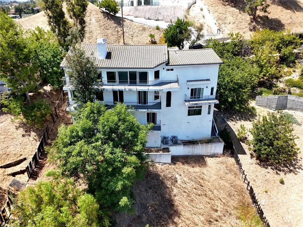 5096 Llano Drive Woodland Hills, CA 91364