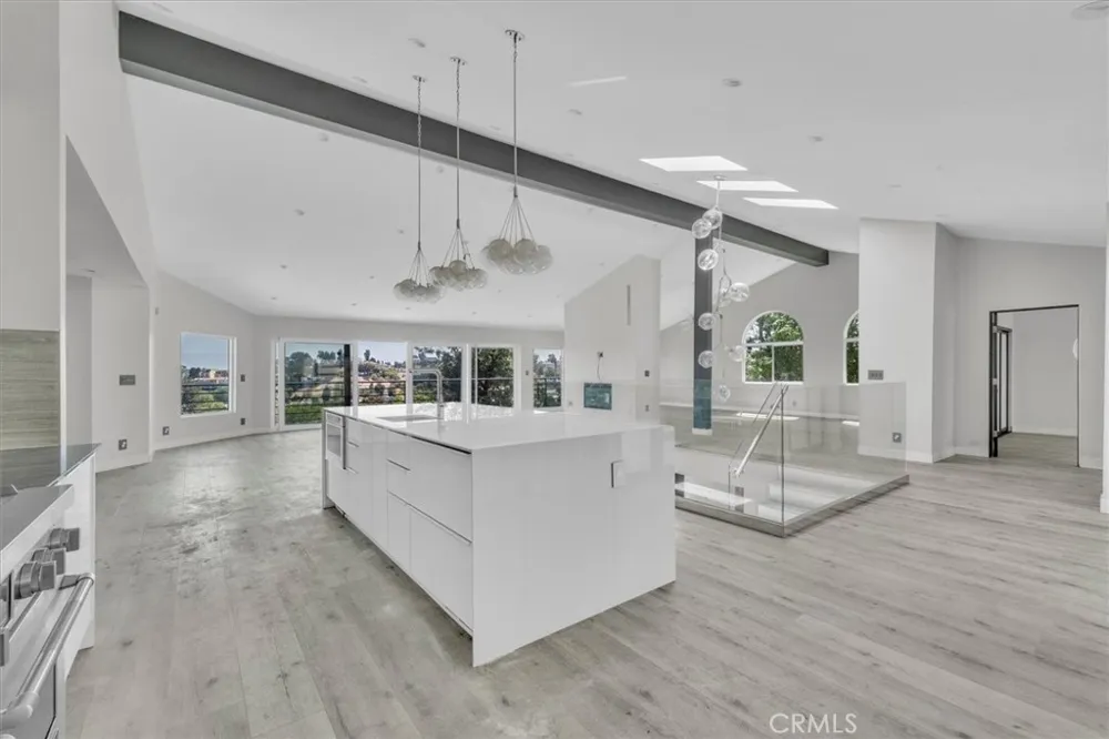 5096 Llano Drive Woodland Hills, CA 91364