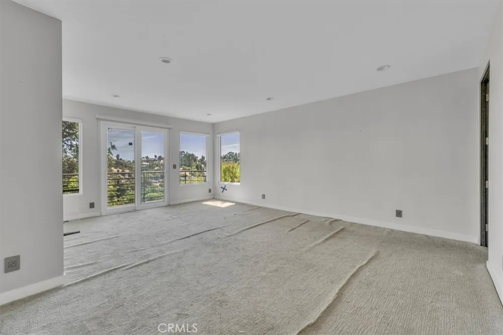 5096 Llano Drive Woodland Hills, CA 91364